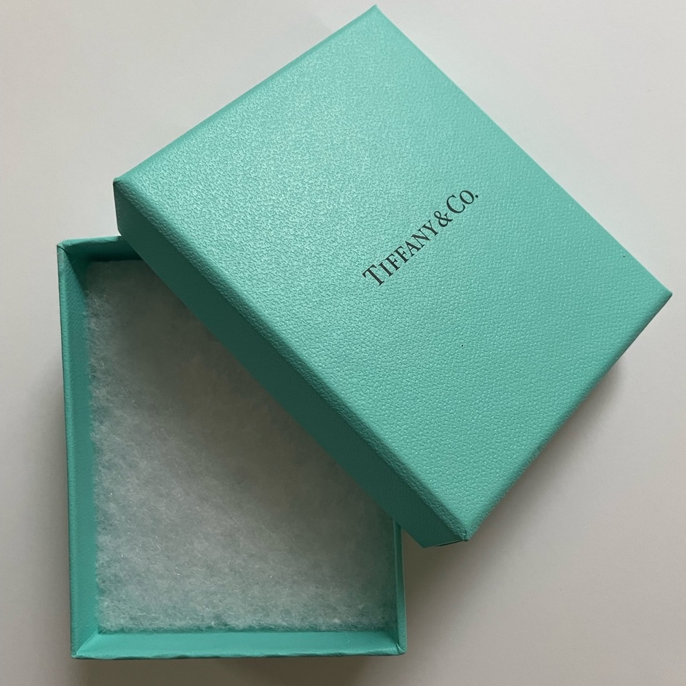 Tiffany jewelry box with cotton filler